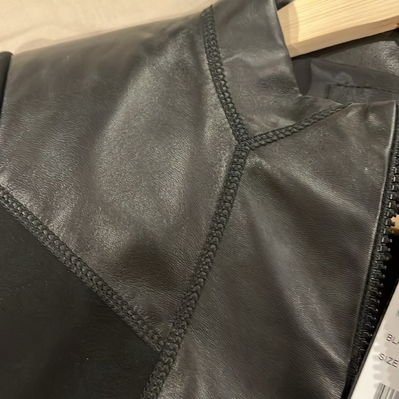 Lafayette 148 leather trimmed blazer. - Picture 3 of 9